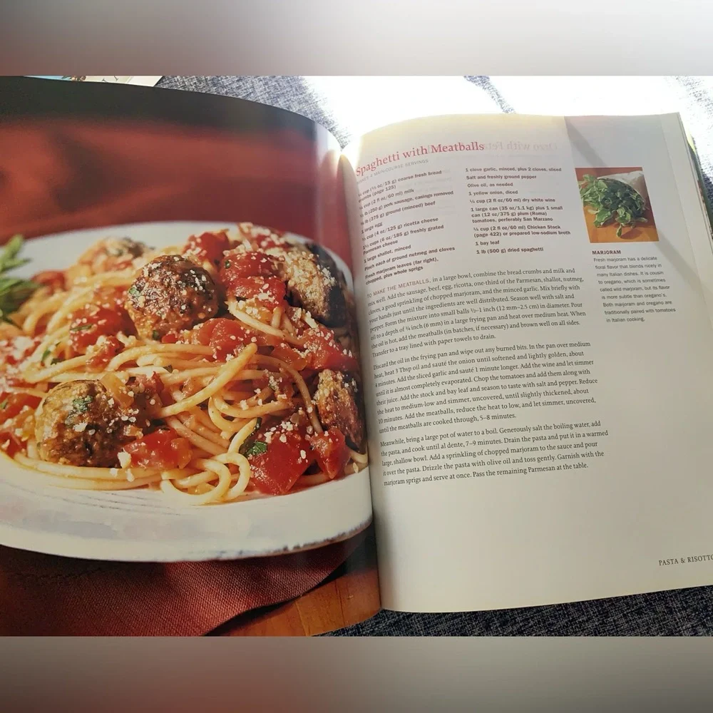Williams Sonoma Cookbook Everyday Classic 370 Recipes Color Photos Hardcover